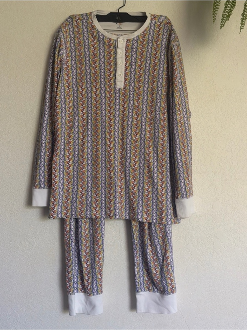 Roller Rabbit Rainbow Elephant Pajama Set Sz medium Pants Shirt Women’s